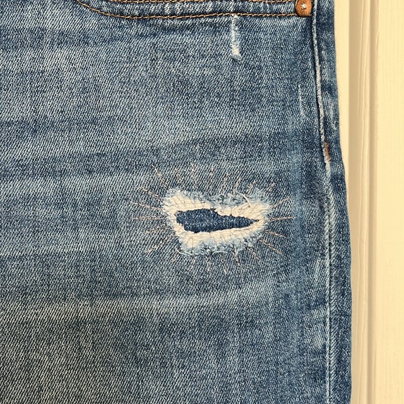 J. Crew Point Sur Distressed Boyfriend Jean in size 29 - Picture 2 of 4